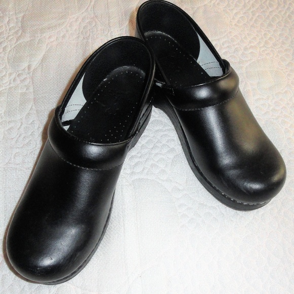 Dansko Shoes - Dansko Black Shoes Clogs US 9 EUR 39